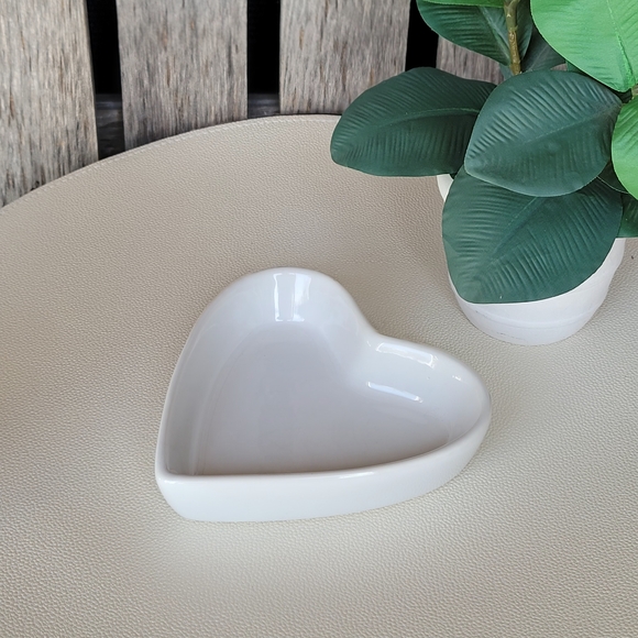 Charming White Heart-Shaped Ceramic Dish- Pacific Island Creations - Picture 8 of 8